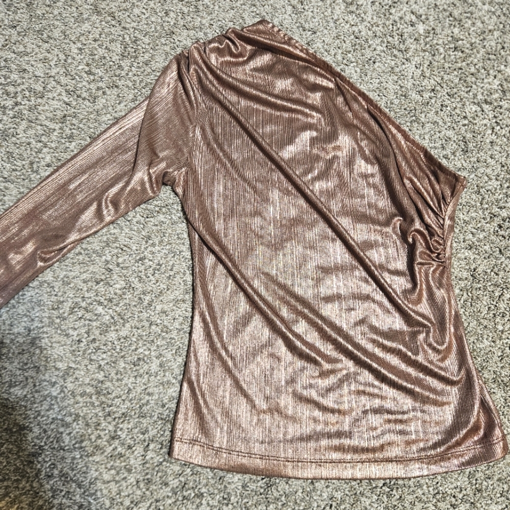 HEARTLOOM Metallic One-Shoulder Top